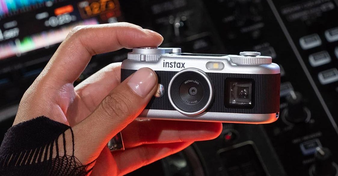Imagen: Fujifilm relanza la Instax Pal 2: la cámara pocket que sí tiene pantalla y puede competir en serio
