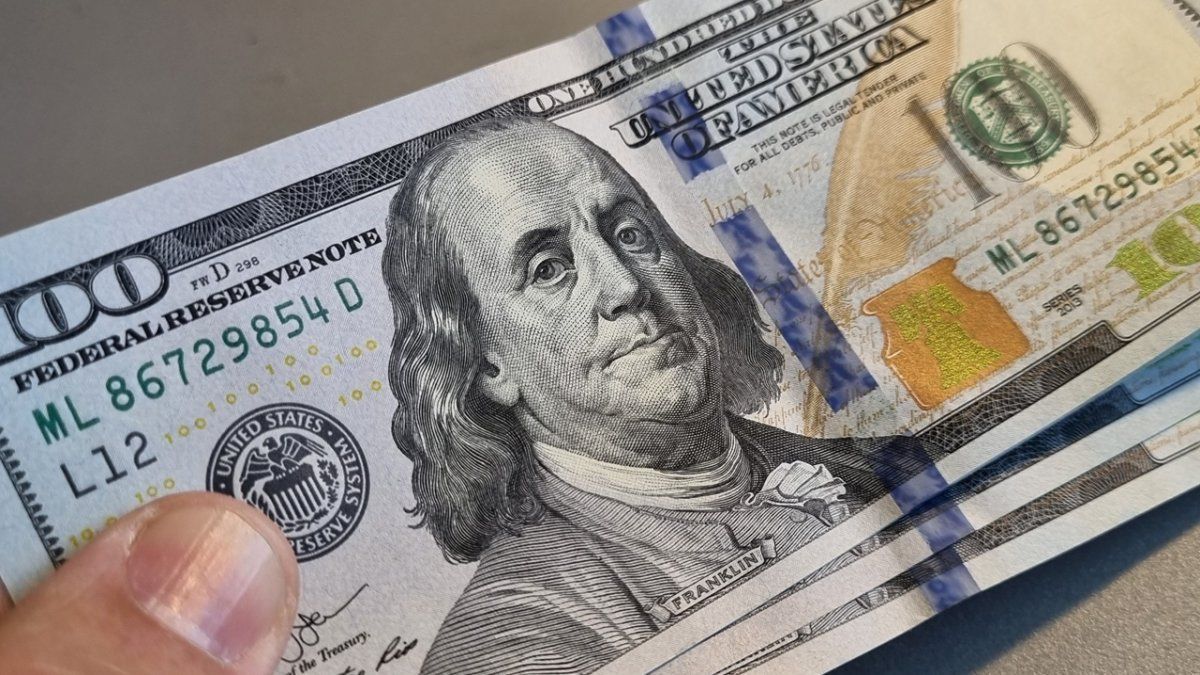 Imagen: U$S 39.000 millones duermen en bancos: el decreto que obliga a moverlos hacia empresas sin dólares