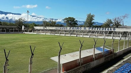 Arrojó pirotecnia en Catamarca, lesionó a un jugador y quedó cuatro años afuera de todos los estadios del país