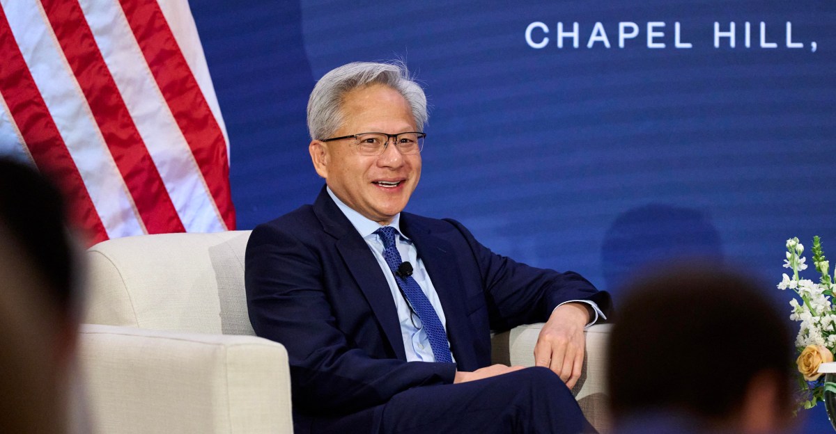Imagen: Trump en el teléfono de Jensen Huang: 'Los robots no van a tomar el control' — y el mundo de la IA lo escuchó en vivo