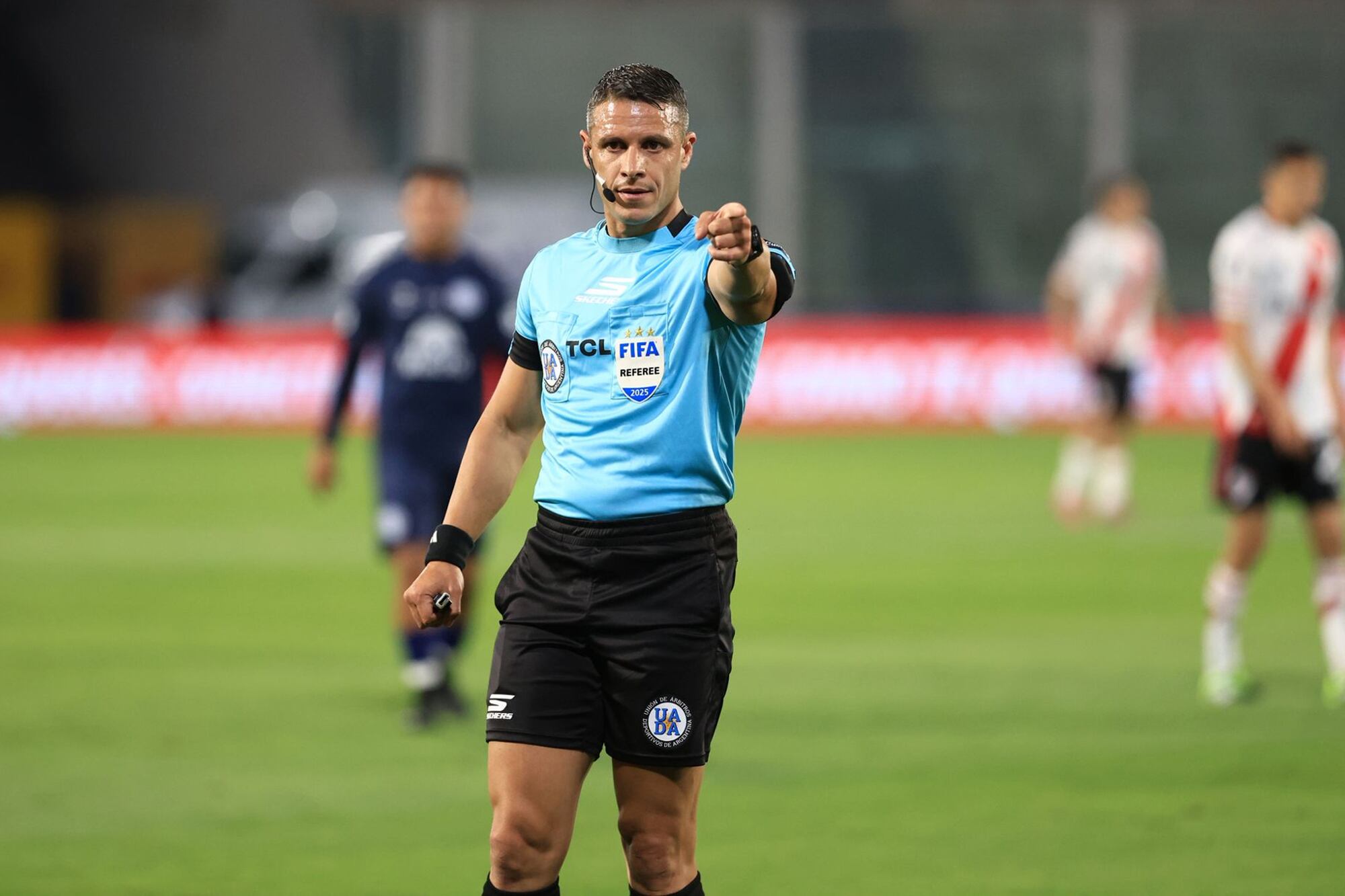 Imagen: El árbitro Gariano rompió el silencio: el VAR lo respaldó en el penal que no le cobró a Correa