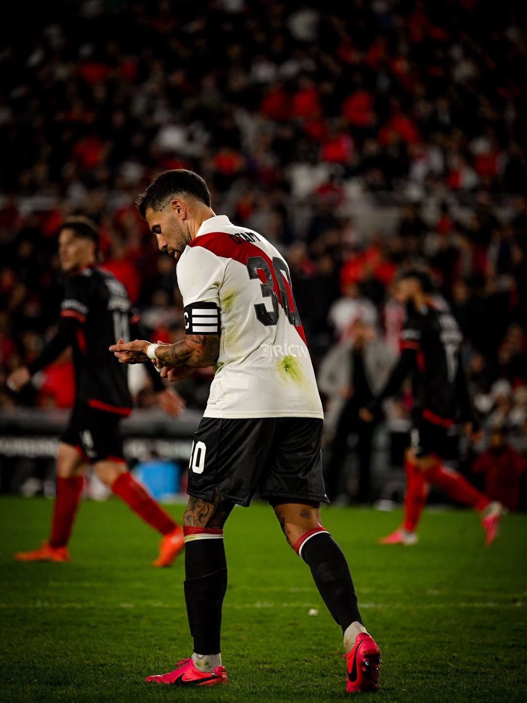 Imagen: Otamendi debuta con derrota en River y manda el mensaje que el hincha necesitaba escuchar