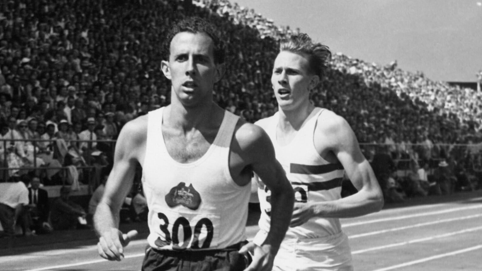 Frenó, ayudó a su rival y aun así ganó: la carrera de 1956 que redefinió el fair play