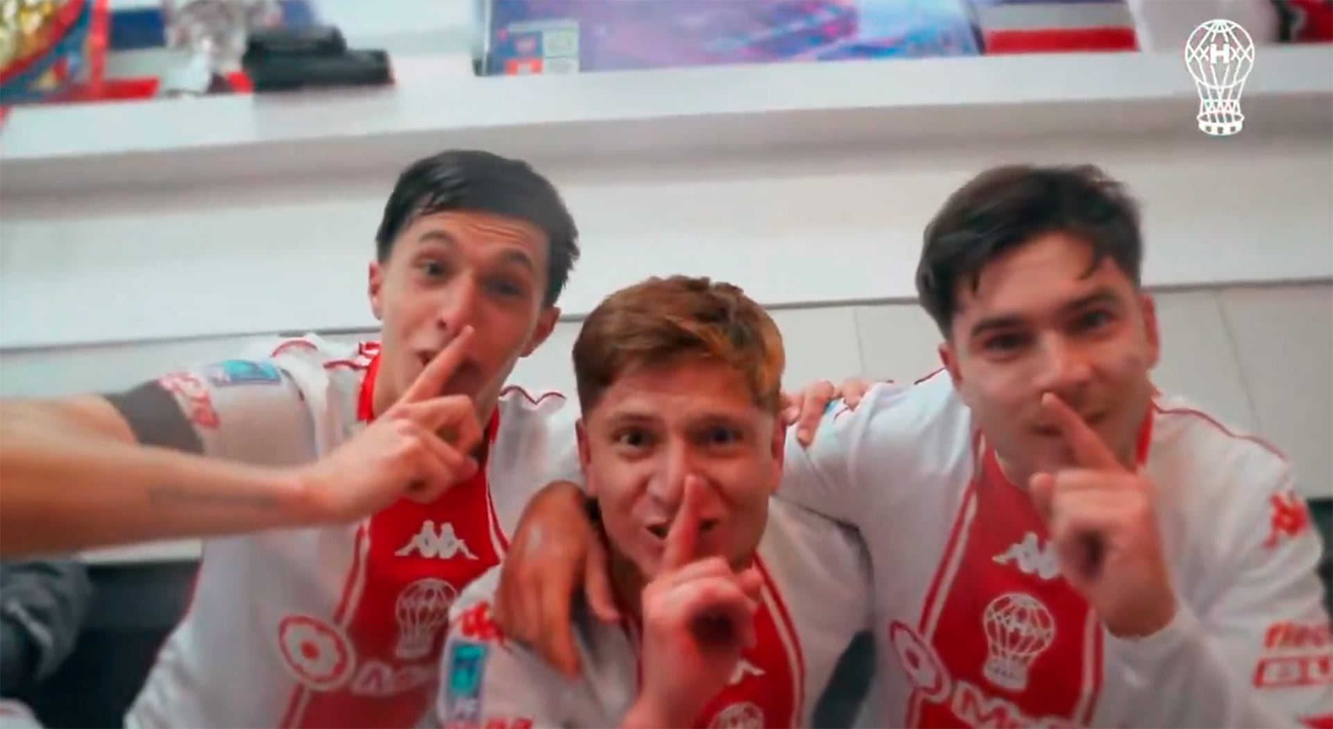 Huracán ganó el clásico con doblete de Caicedo y sus posteos virales encendieron la grieta digital