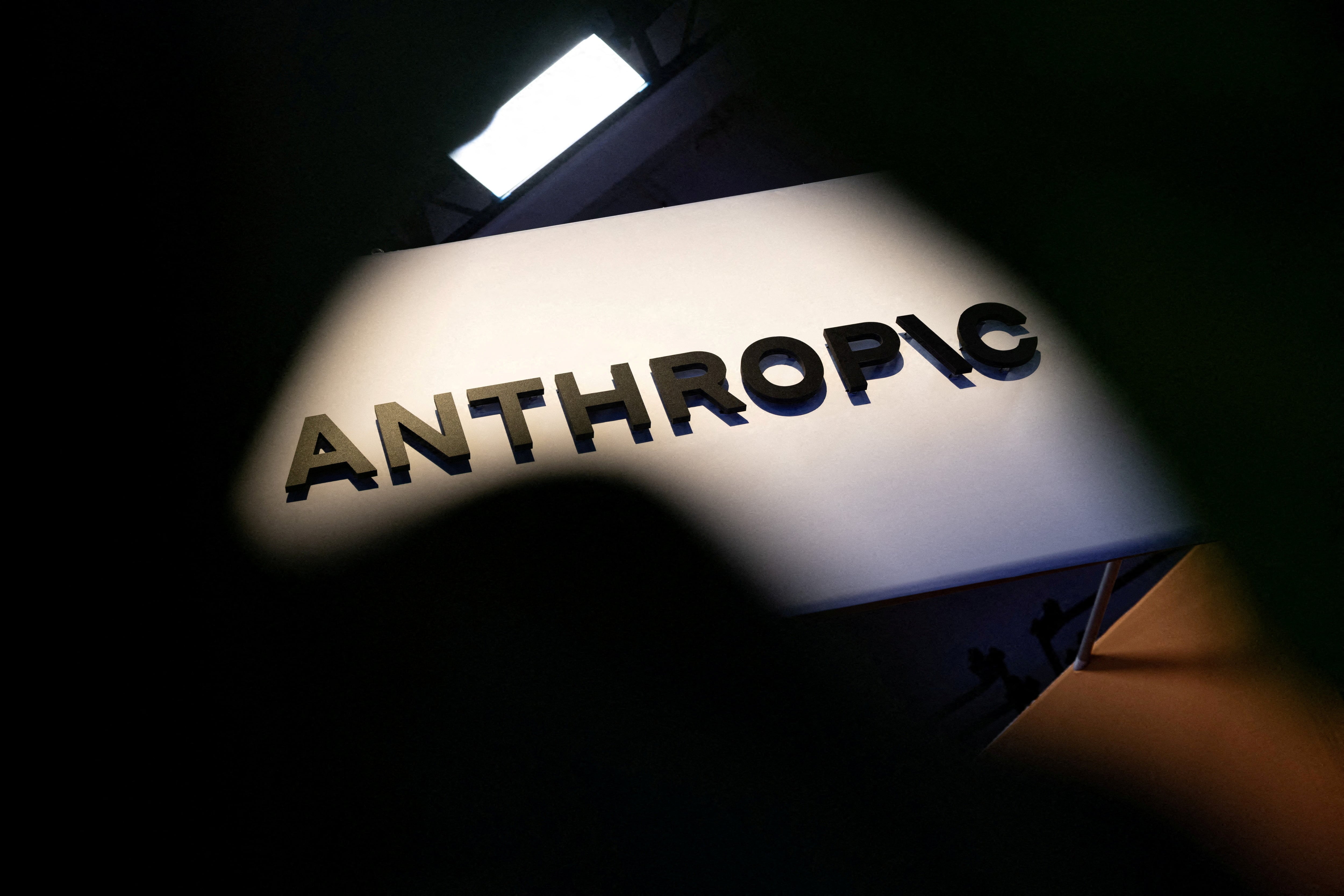 Imagen: Los agentes de IA de Anthropic hackearon sitios del gobierno y enviaron una denuncia falsa de asesinato: ahora están desconectados de…