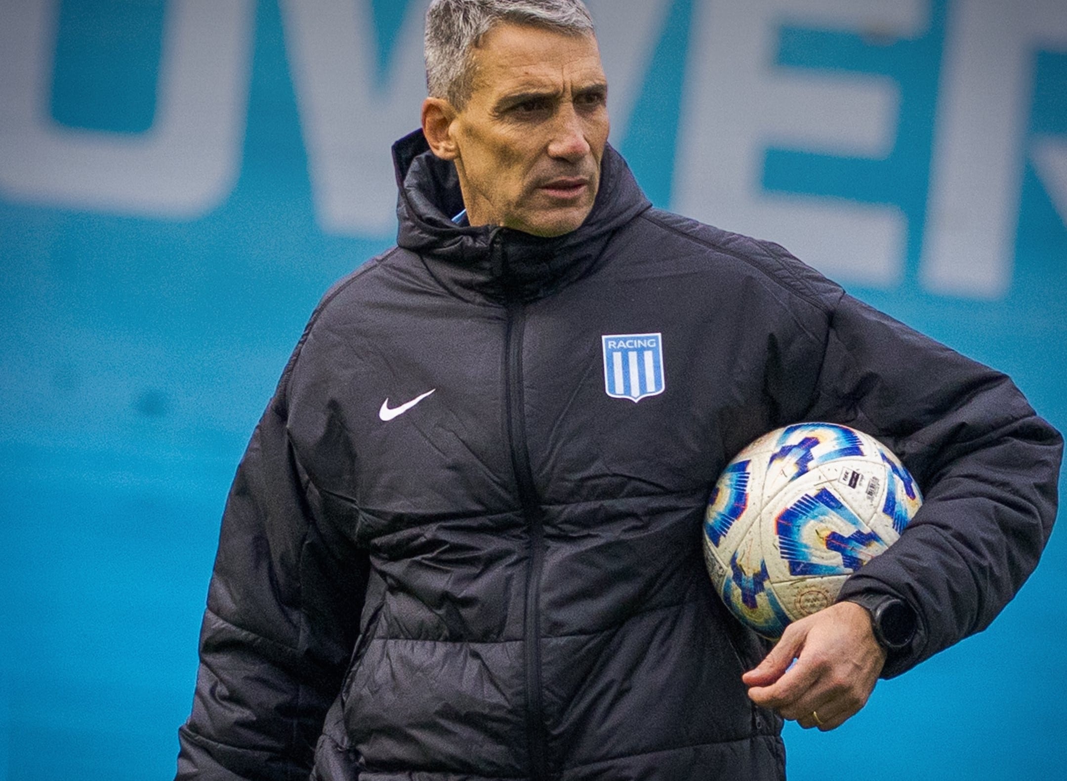 Imagen: Vojvoda aguanta el desgaste en Racing: sin refuerzos de peso, apuesta al proyecto y le pide más a Maravilla