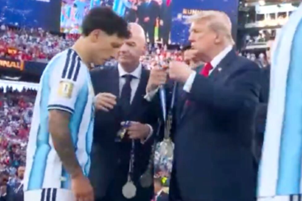Imagen: El gesto de Martínez y Romero que recorrió el mundo: evitaron saludar a Trump en el podio del Mundial