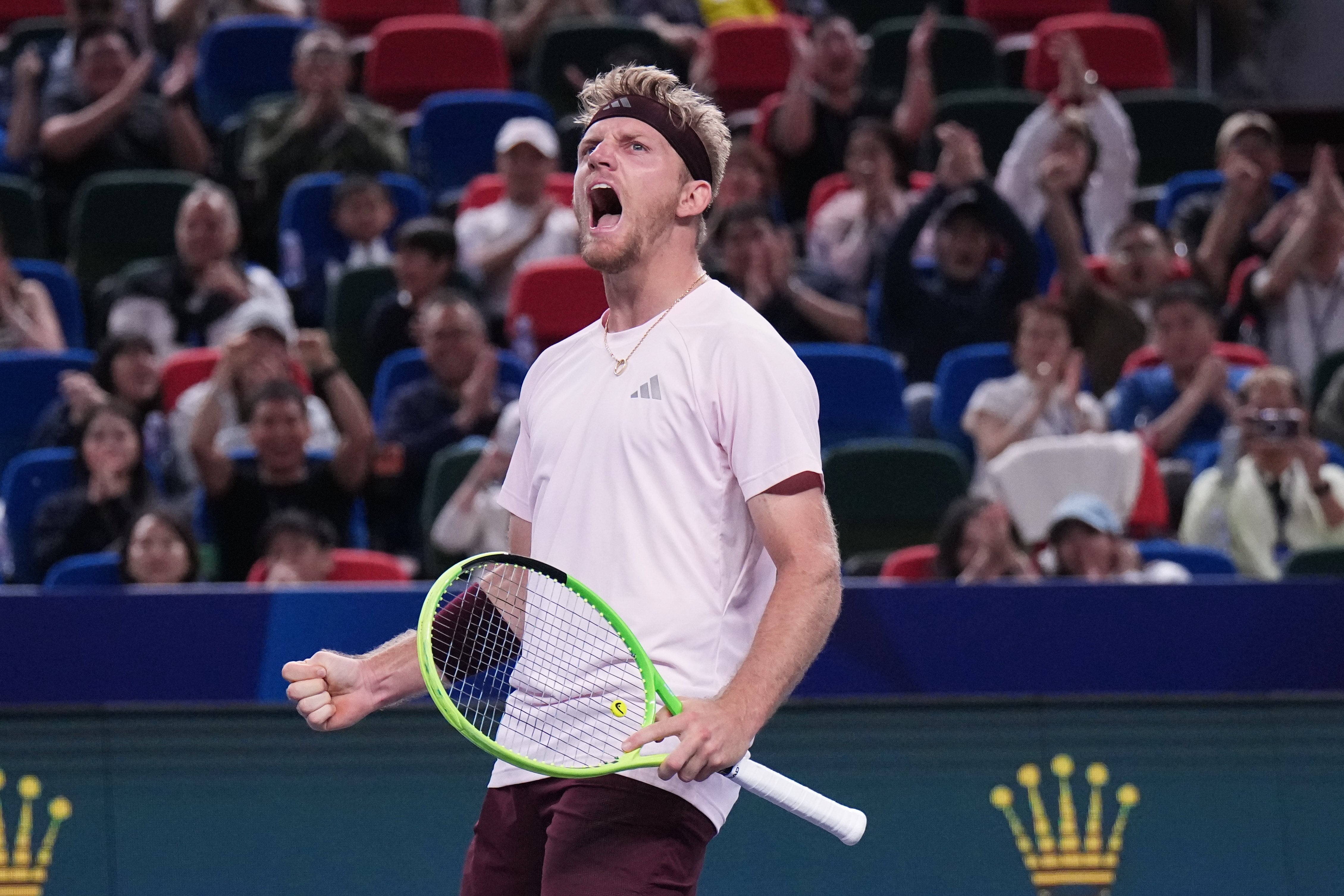 El español que nadie esperaba: Davidovich elimina a Zverev y va a la final de Shanghái