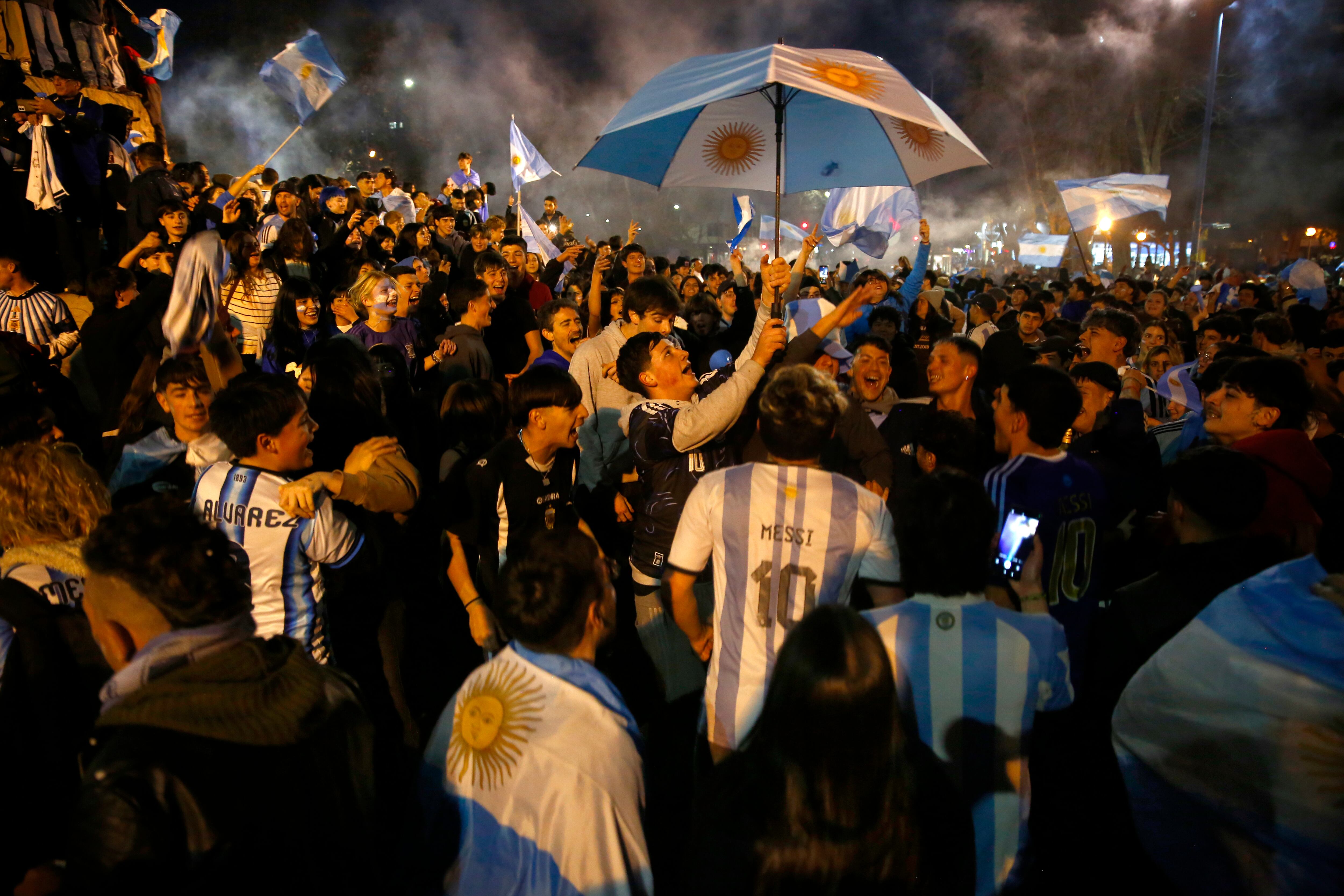 Imagen: Cuando la selección desplaza a la política: mujeres y jóvenes reinventan el festejo argentino
