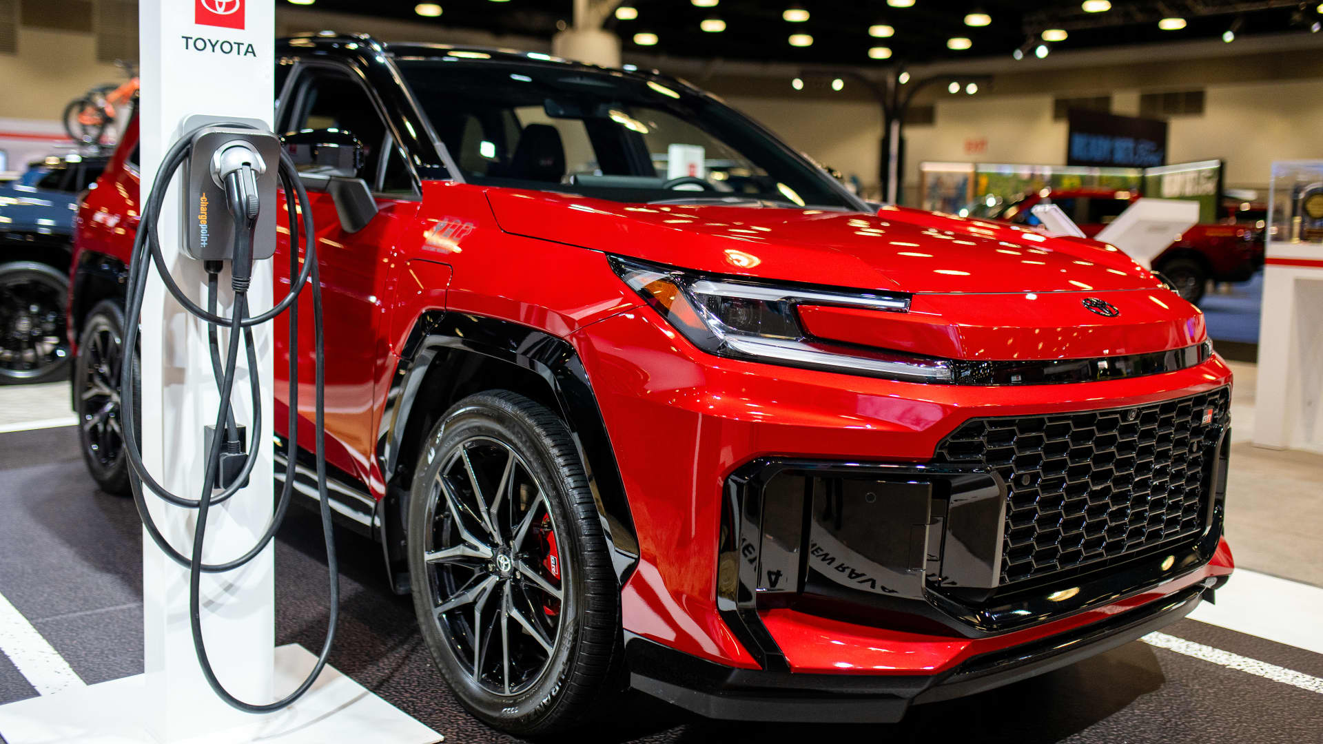 Imagen: Toyota convierte el RAV4 en solo híbrido y no puede abastecer la demanda: los dealers esperan semanas
