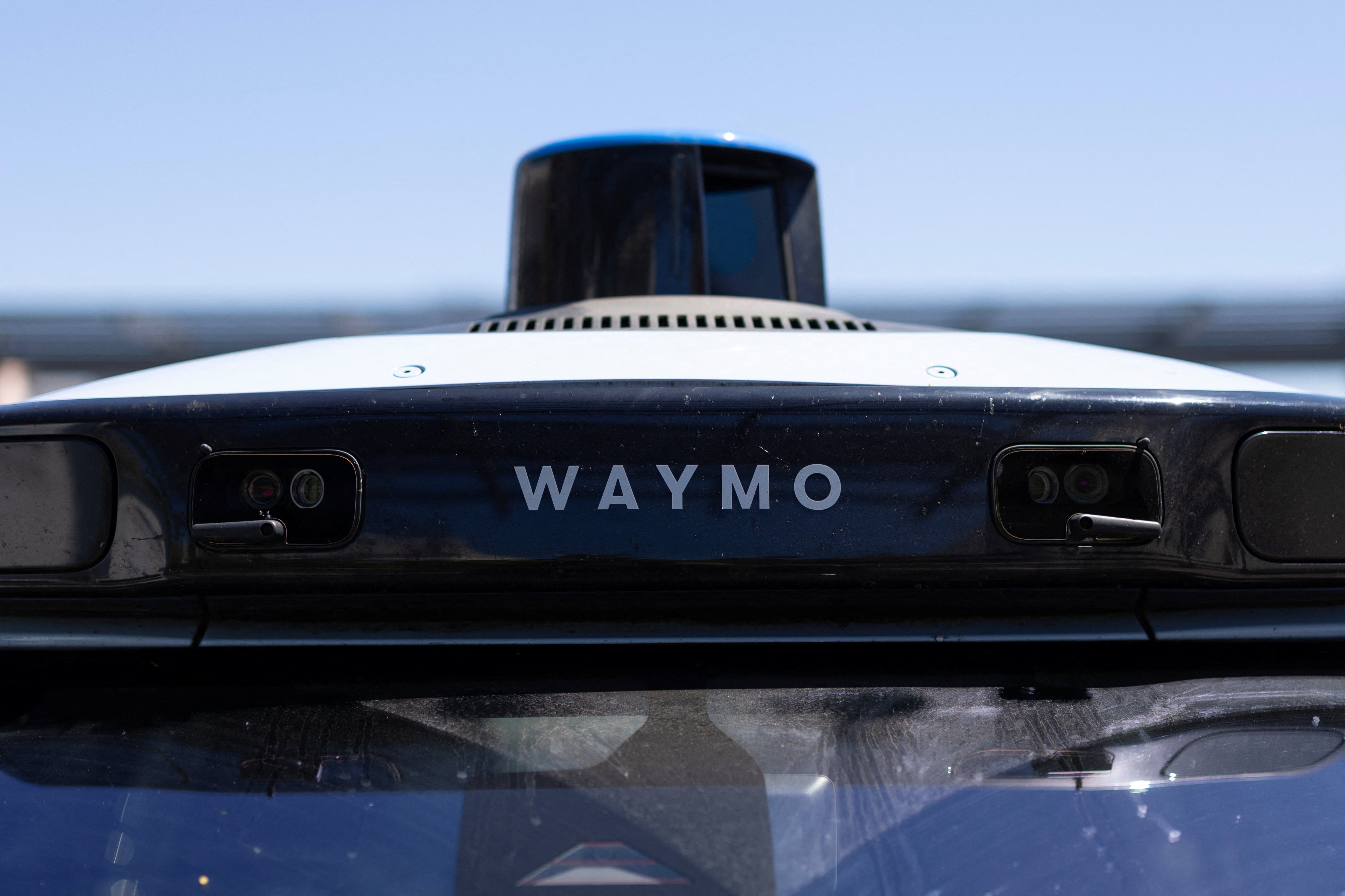 Waymo tomó USD 5.000 millones en deuda para escalar robotaxis sin ceder ni una acción