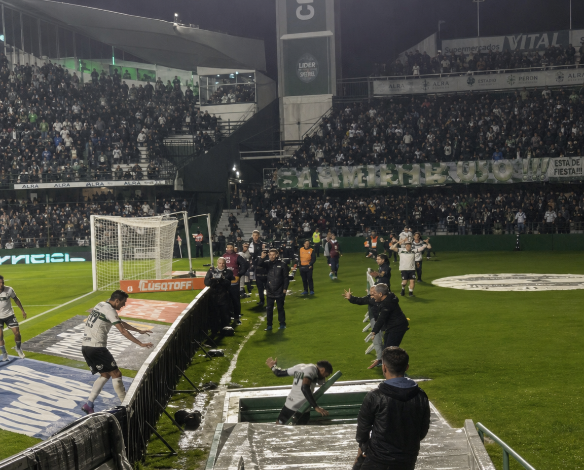 Se cayó al túnel de vestuarios mientras festejaba un gol y tuvo que ser reemplazado: el VAR le anuló el tanto minutos después.