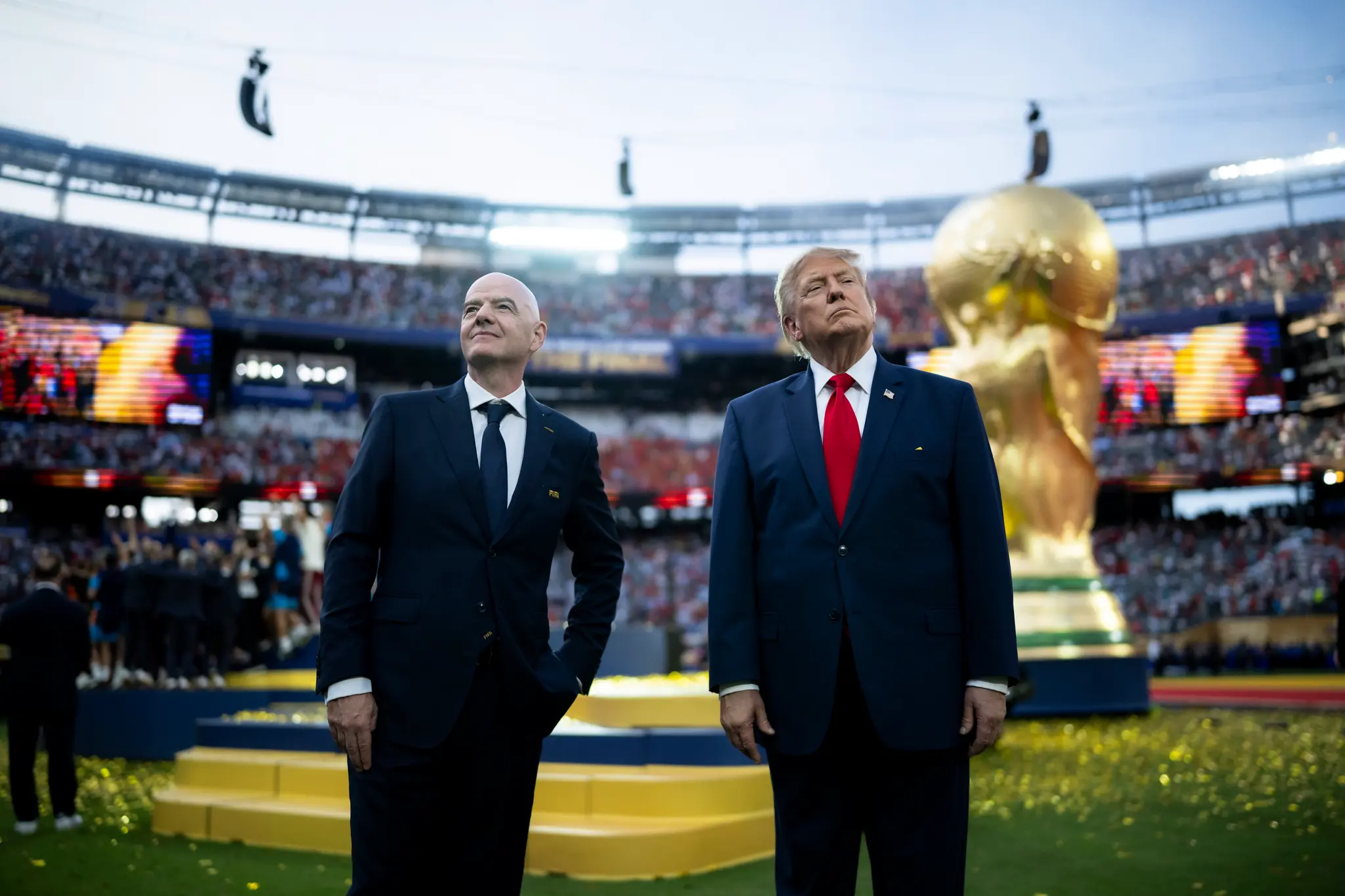 Trump e Infantino, fotografiados el domingo en la final del Mundial, estrecharon su amistad durante el campeonato de fútbol. ZUMAPRESS.com